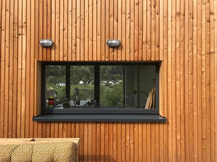 Eifelhausaufzeit-Vulkaneifel-Architekten-Chalet Mit Sauna Im Vulkankrater Immerath Buitenkant foto