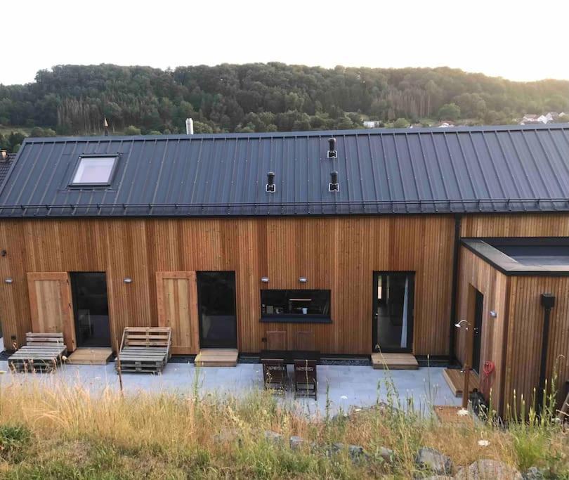 Eifelhausaufzeit-Vulkaneifel-Architekten-Chalet Mit Sauna Im Vulkankrater Immerath Buitenkant foto