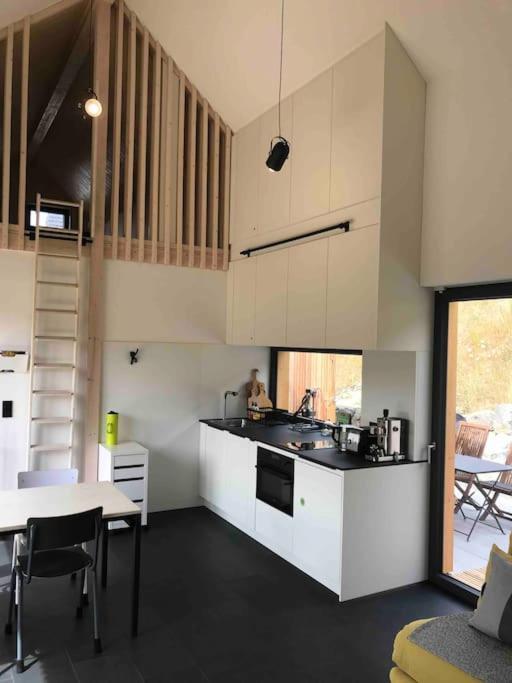 Eifelhausaufzeit-Vulkaneifel-Architekten-Chalet Mit Sauna Im Vulkankrater Immerath Buitenkant foto