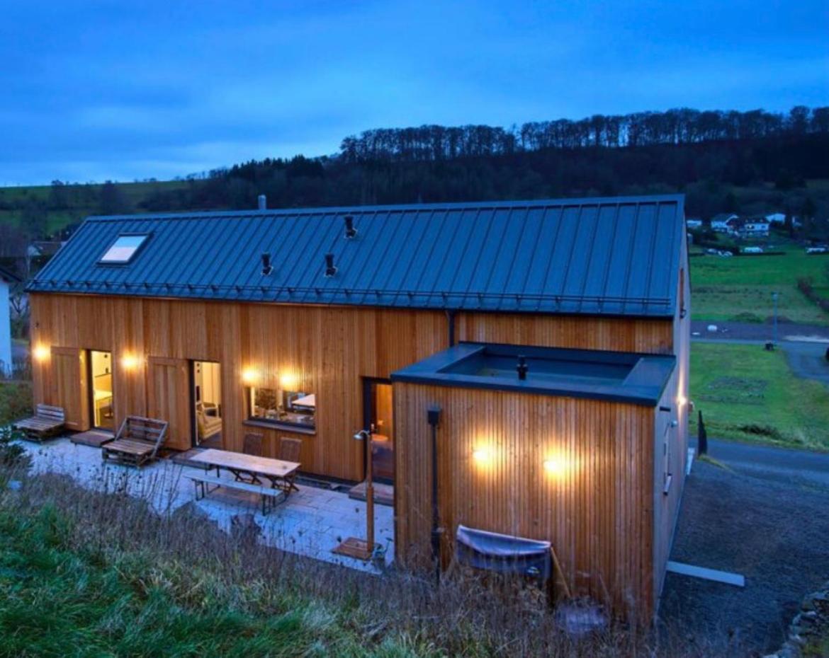 Eifelhausaufzeit-Vulkaneifel-Architekten-Chalet Mit Sauna Im Vulkankrater Immerath Buitenkant foto