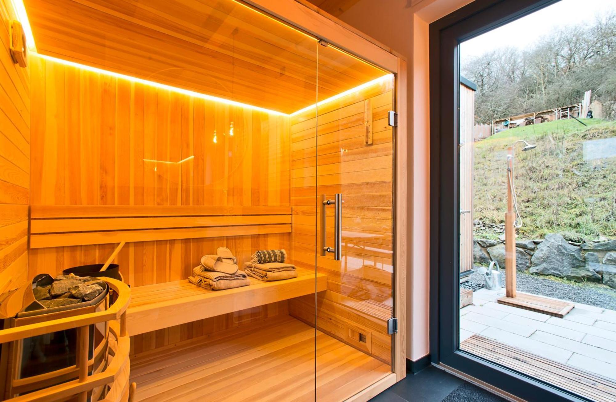 Eifelhausaufzeit-Vulkaneifel-Architekten-Chalet Mit Sauna Im Vulkankrater Immerath Buitenkant foto